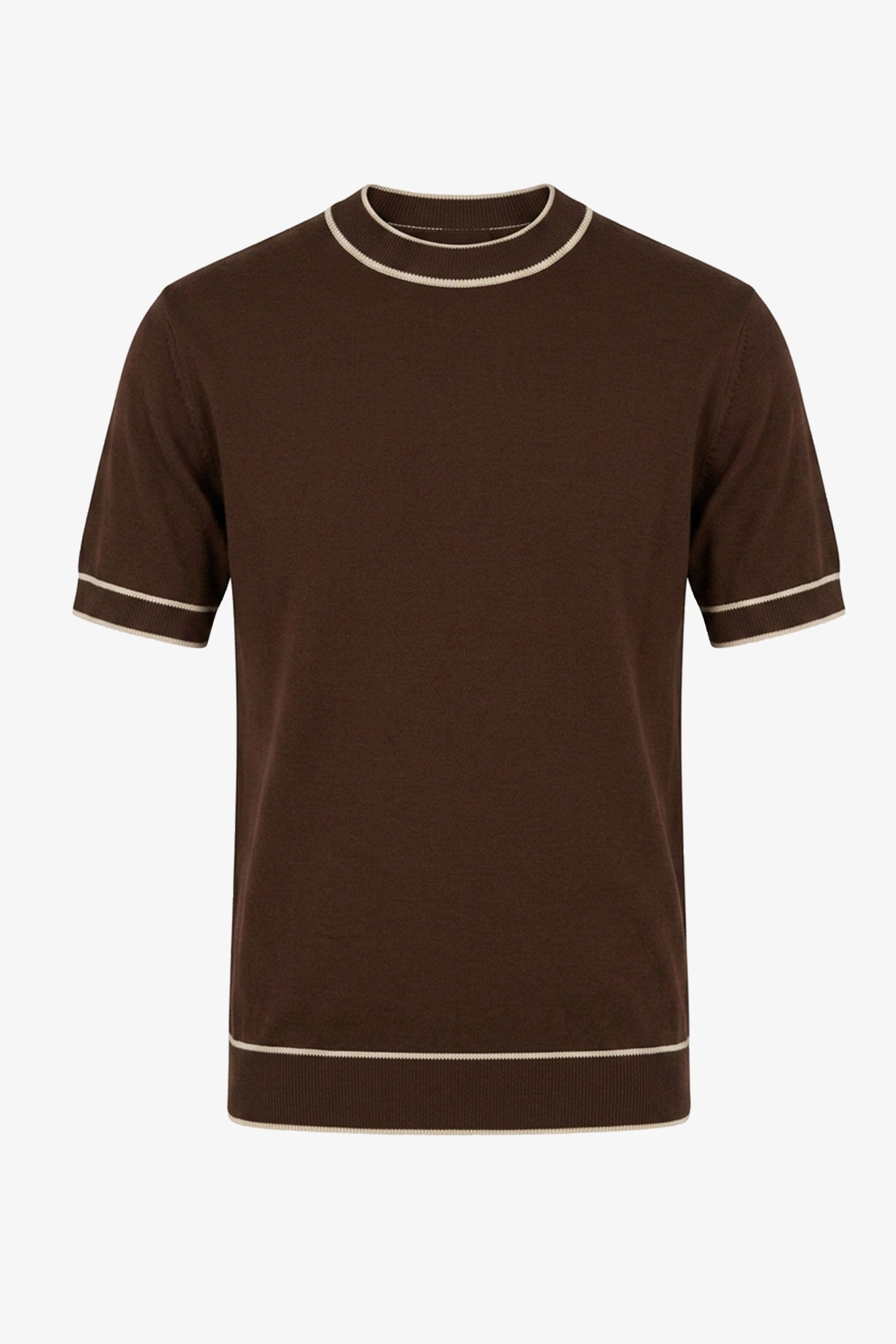 Bruin gebreid T-shirt voor heren, normale pasvorm, ronde hals met contrasterende bies.