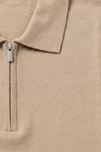 Beige gebreide polo met ritssluiting in de hals voor heren