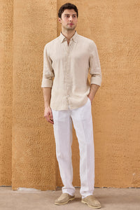 Beige herenoverhemd van puur linnen met lange mouwen en knoopsluiting, zomeroverhemd