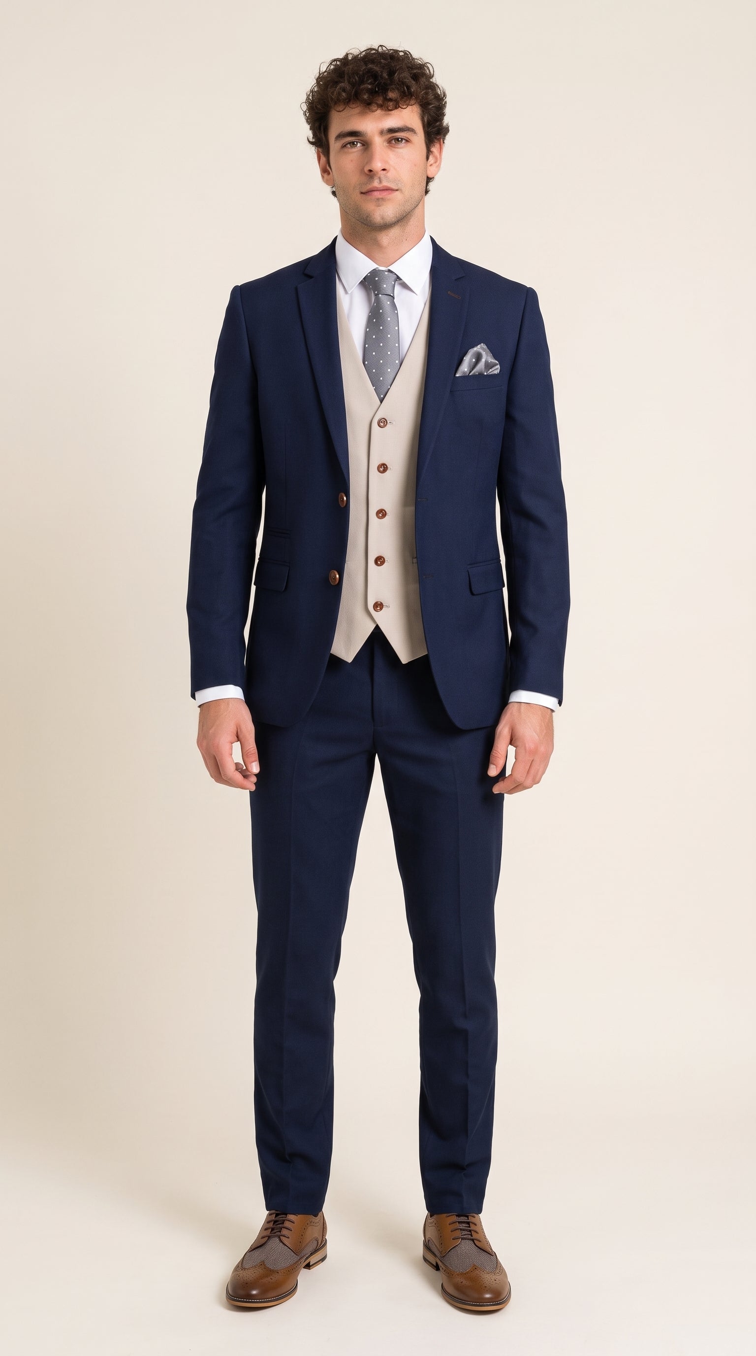 Look #395 styled with Mayfair - Heren 3-delig marineblauw pak met crèmekleurig vest