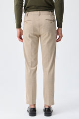 Beige zacht jersey smart casual pak voor heren: blazer en broek.