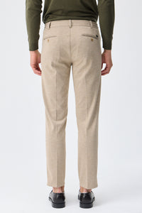 Beige zacht jersey smart casual pak voor heren: blazer en broek.