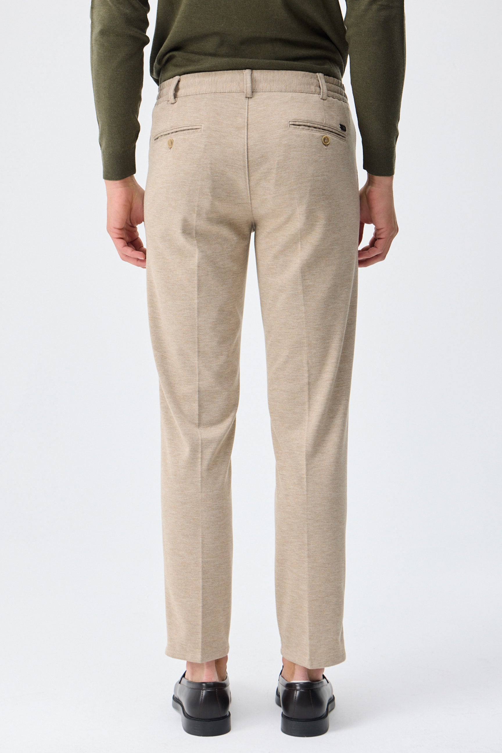 Beige zacht jersey smart casual pak voor heren: blazer en broek.