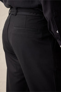 Zwarte geplooide Gurkha-broek voor heren, verstelbare taille, getailleerde pasvorm.