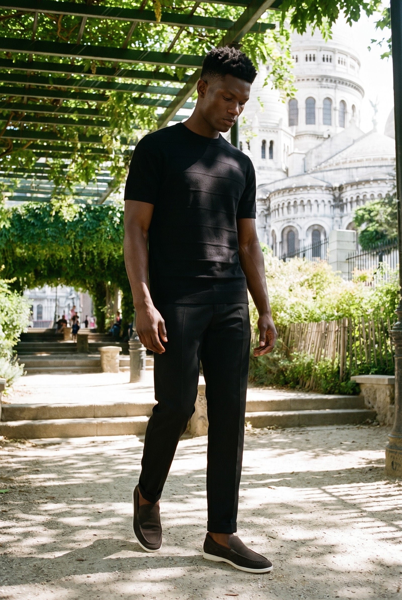 Look #870 styled with Zwart gebreid T-shirt met textuur voor heren
