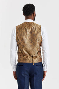 Arthur Navy pak met contrasterend Harris Brown tweed vest.