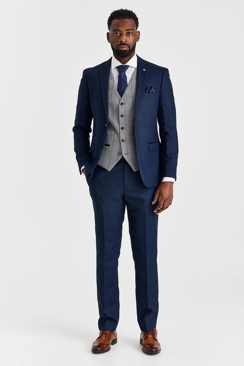 Arthur Navy pak met contrasterend Harris Grey tweed vest.