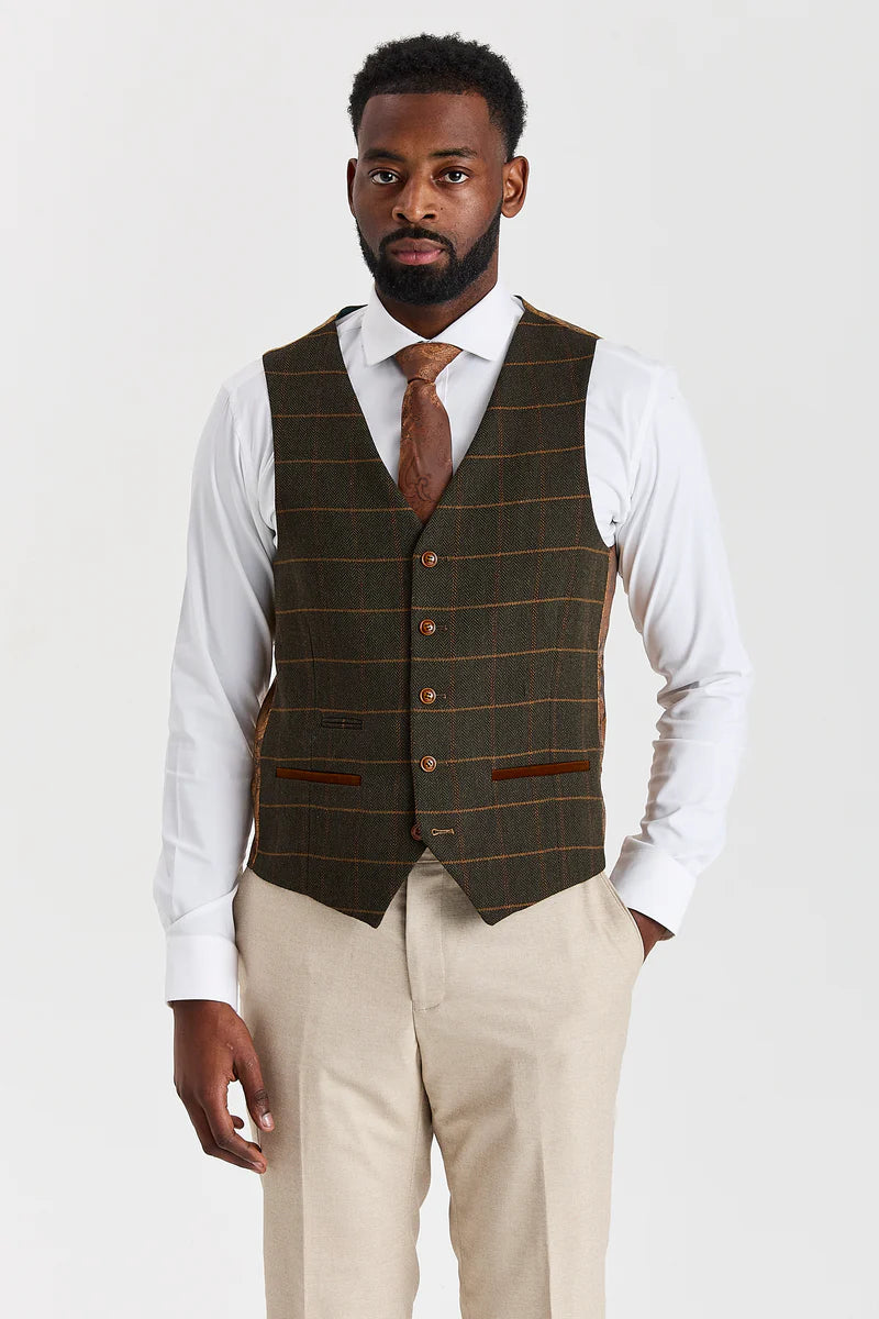 Belmont beige pak met Harris groene tweed vest