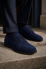 Brera - Klassieke Derby-schoenen met vetersluiting voor heren, gemaakt van marineblauw suède.