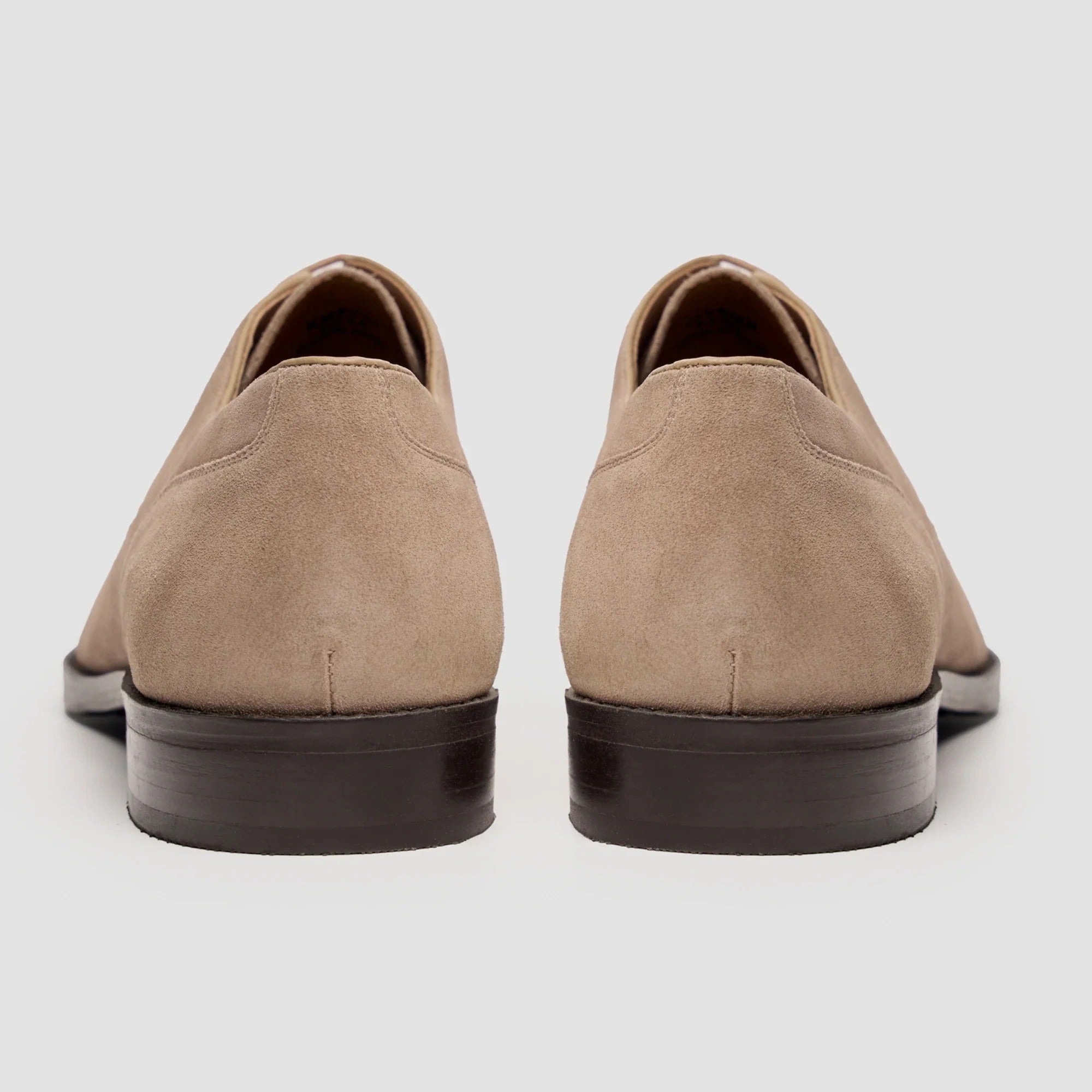 Brera - Klassieke Derby-schoenen met vetersluiting voor heren in zandkleurig suède.