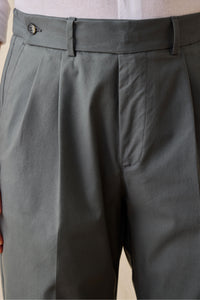 Saliegroene geplooide smart casual broek voor heren, klassieke getailleerde pasvorm