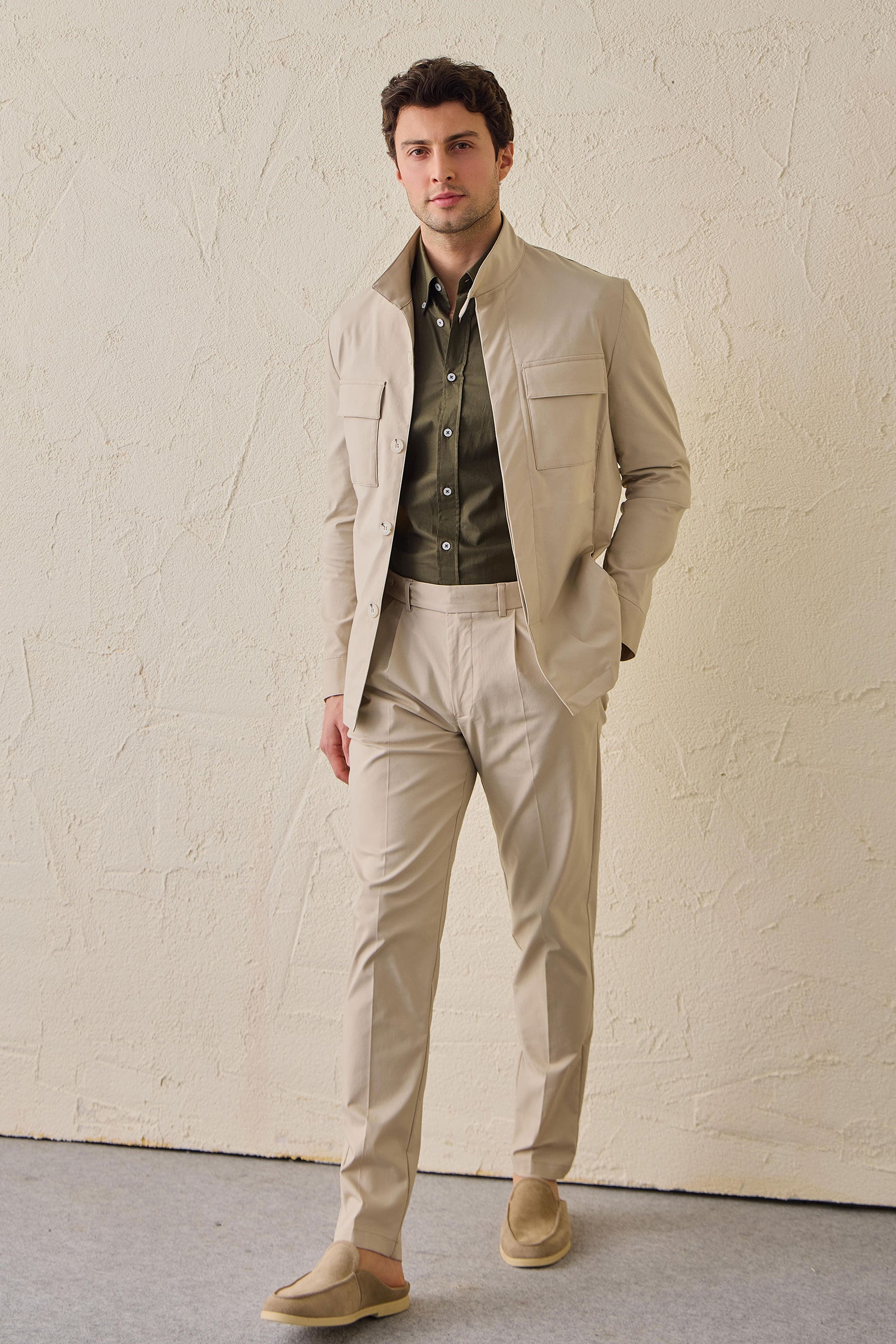 Beige utility-jas voor heren, lichtgewicht katoenmix, smart casual model.