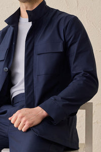 Marineblauwe utility-jas voor heren, lichtgewicht katoenmix, smart casual model.