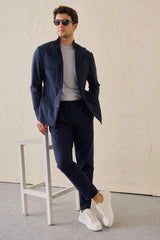 Marineblauwe utility-jas voor heren, lichtgewicht katoenmix, smart casual model.