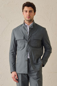 Saliegroene utility-jas voor heren, lichtgewicht, smart casual model.