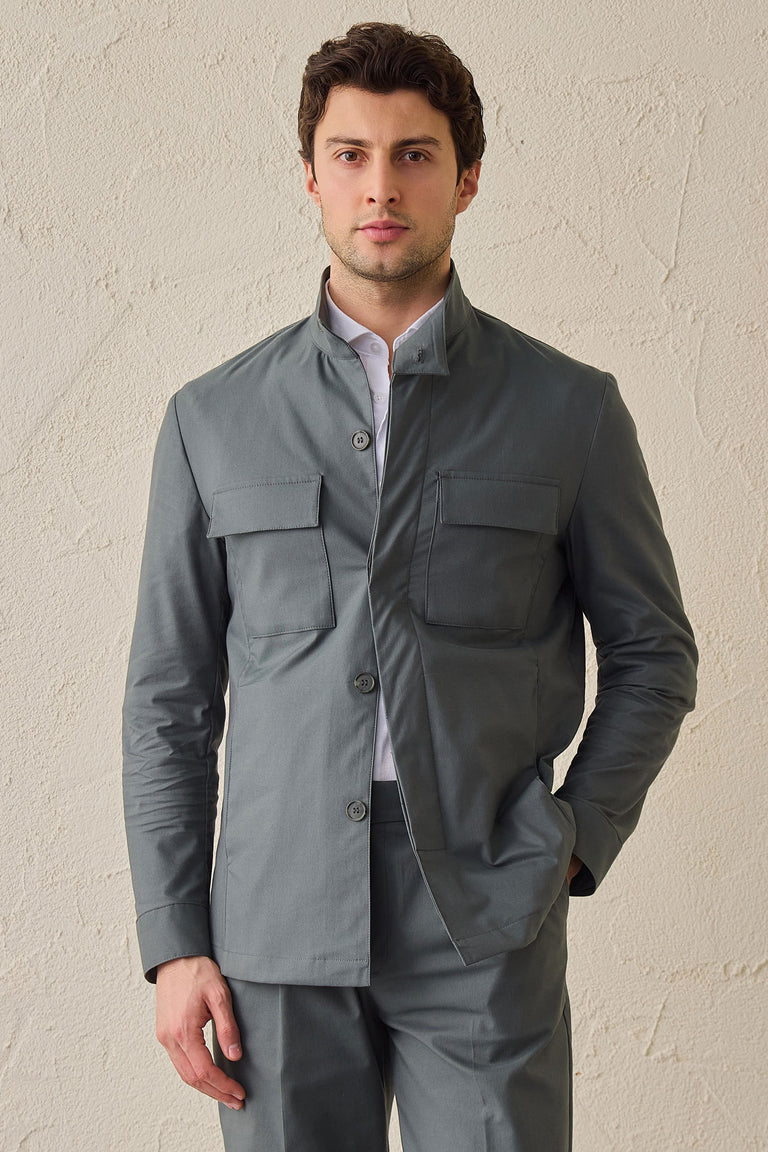 Saliegroene utility-jas voor heren, lichtgewicht, smart casual model.