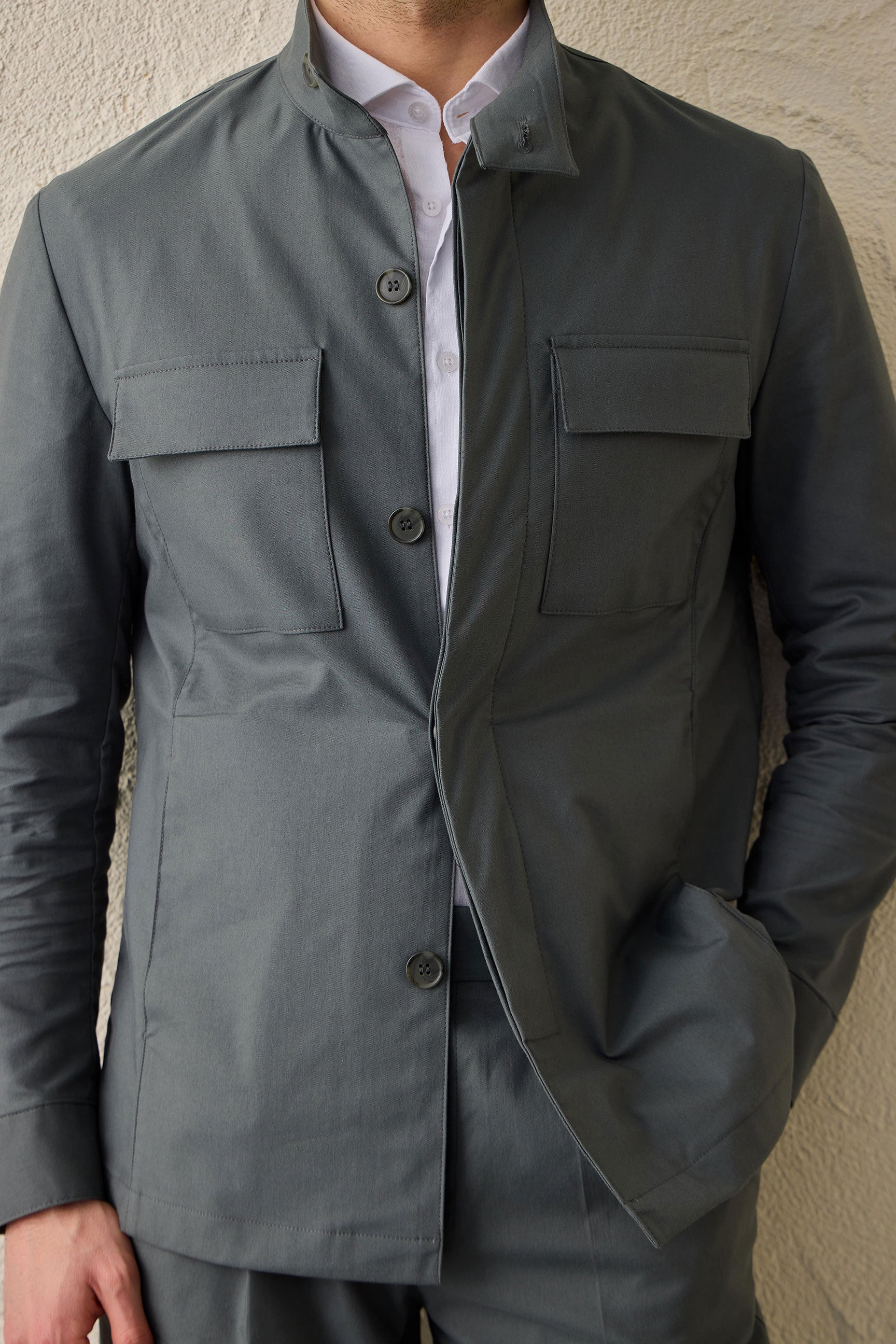 Saliegroene utility-jas voor heren, lichtgewicht, smart casual model.