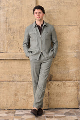 Saliegroen linnen smart casual tweedelig pak voor heren, met ritssluiting aan de voorkant, safari-stijl, zomer