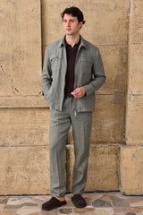 Saliegroen linnen smart casual tweedelig pak voor heren, met ritssluiting aan de voorkant, safari-stijl, zomer