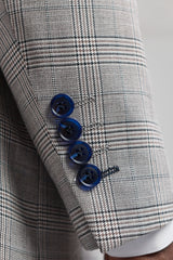 Hugo Heren Lichtgrijs Driedelig Pak met Marineblauwe Ruit en Fluwelen Bies