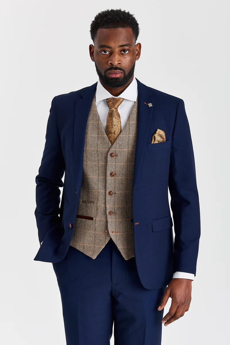 Mayfair marineblauw pak met textuur en contrasterend vest van Harris Brown Tweed.