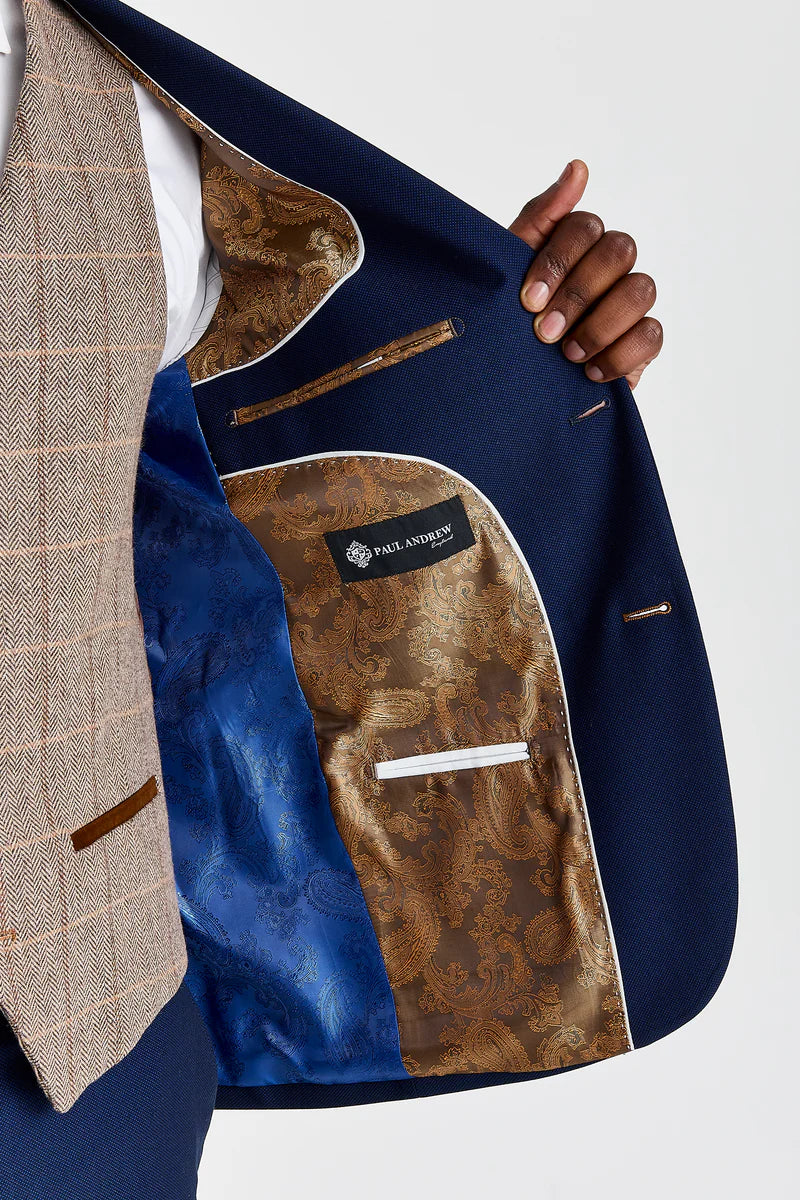 Mayfair marineblauw pak met textuur en contrasterend vest van Harris Brown Tweed.