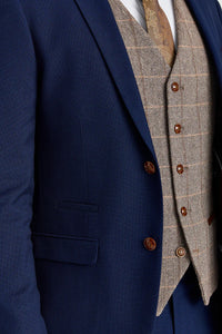 Mayfair marineblauw pak met textuur en contrasterend vest van Harris Brown Tweed.