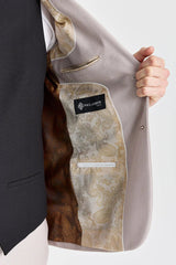 Mayfair pak met steenstructuur en contrasterend zwart vest.