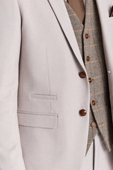 Mayfair Stone-pak met textuur en Harris Brown tweed gilet.