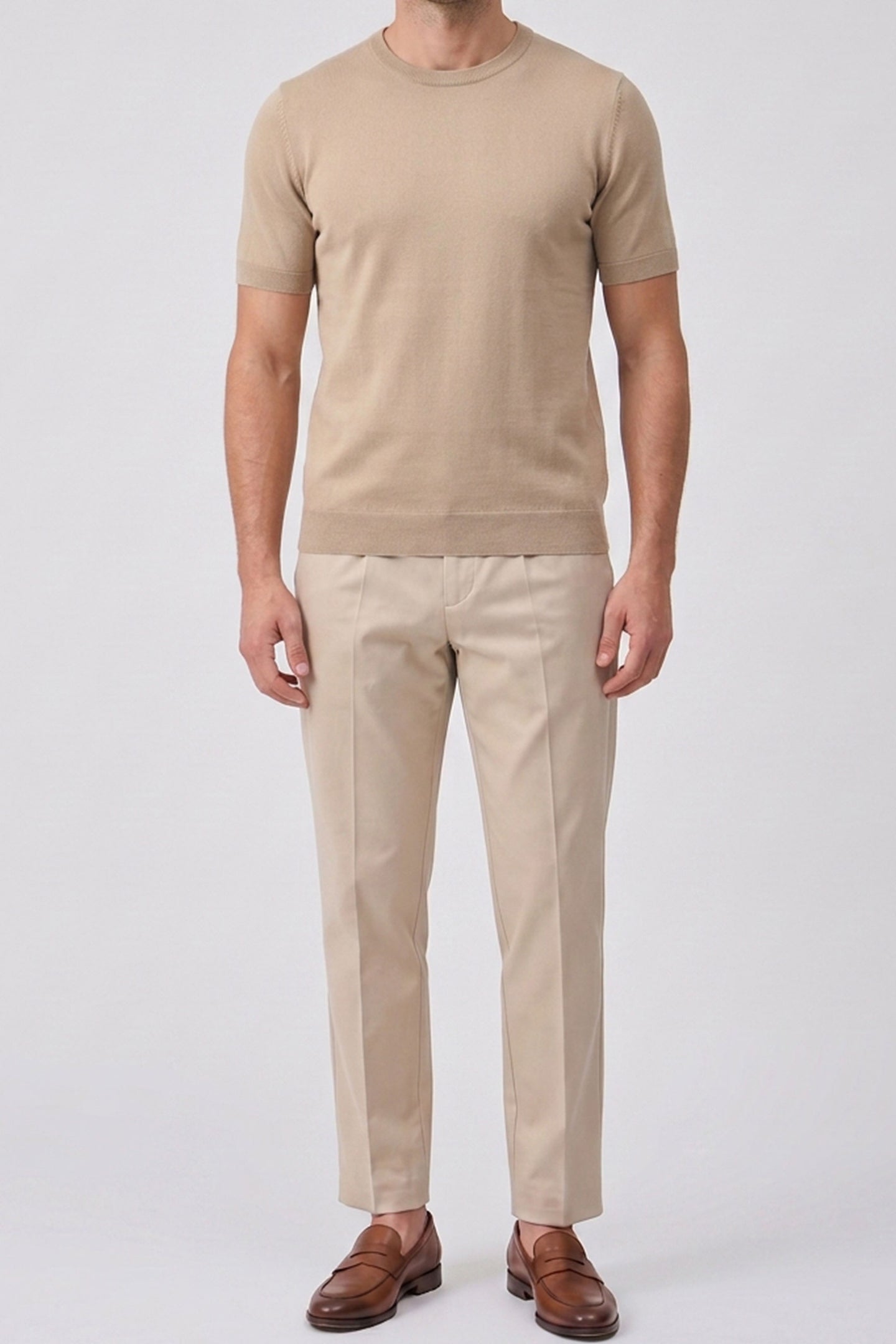 Beige gebreid T-shirt voor heren, normale pasvorm, ronde hals, korte mouwen.