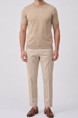 Beige gebreid T-shirt voor heren, normale pasvorm, ronde hals, korte mouwen.