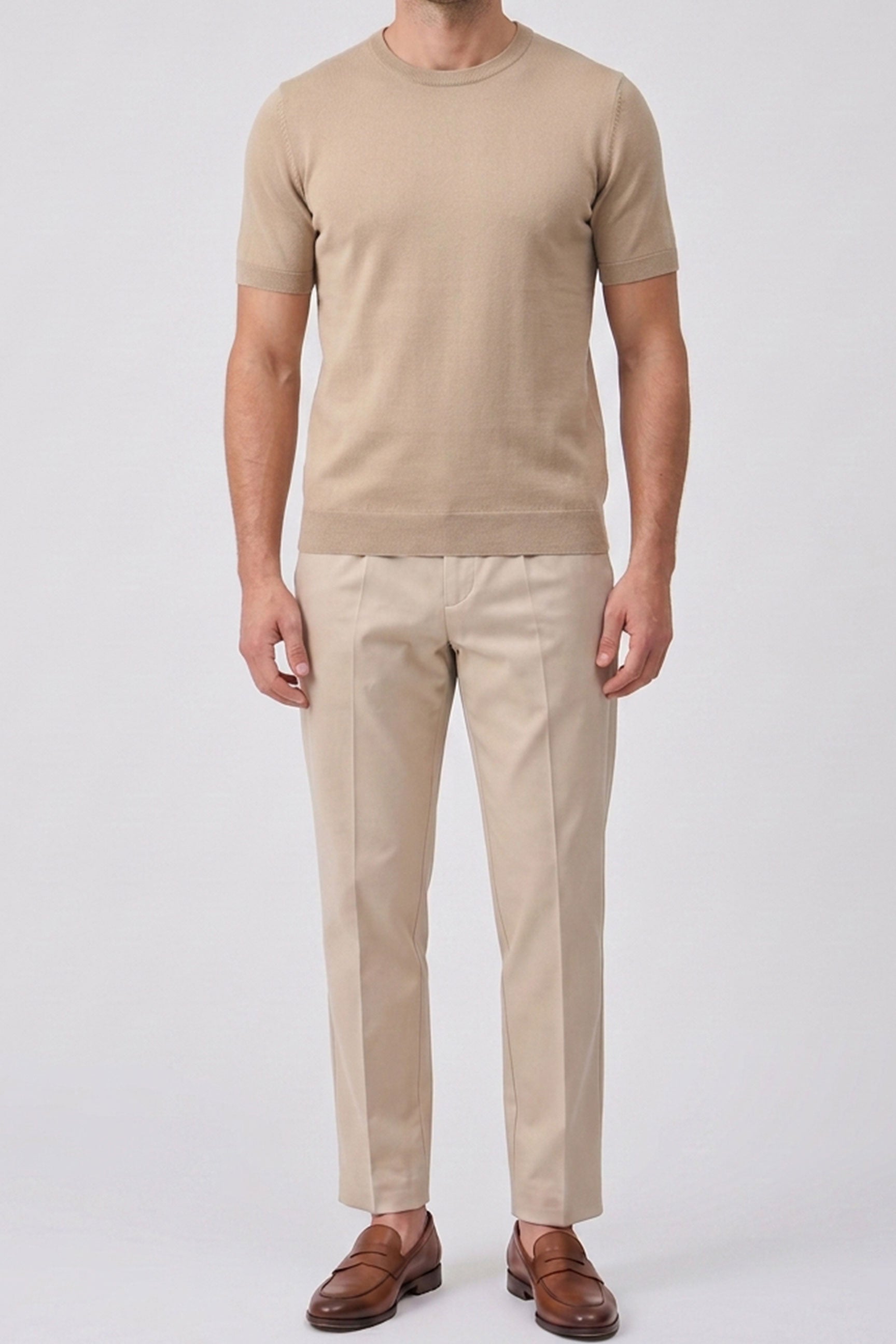 Beige gebreid T-shirt voor heren, normale pasvorm, ronde hals, korte mouwen.