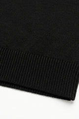 Zwarte gebreide trui met ronde hals voor heren, gemaakt van acryl.