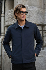 Marineblauwe, waterdichte Harrington-jas met kraag voor heren