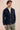 Herenset: marineblauwe linnen jas met rits en saliegroene broek, smart casual zomeroutfit