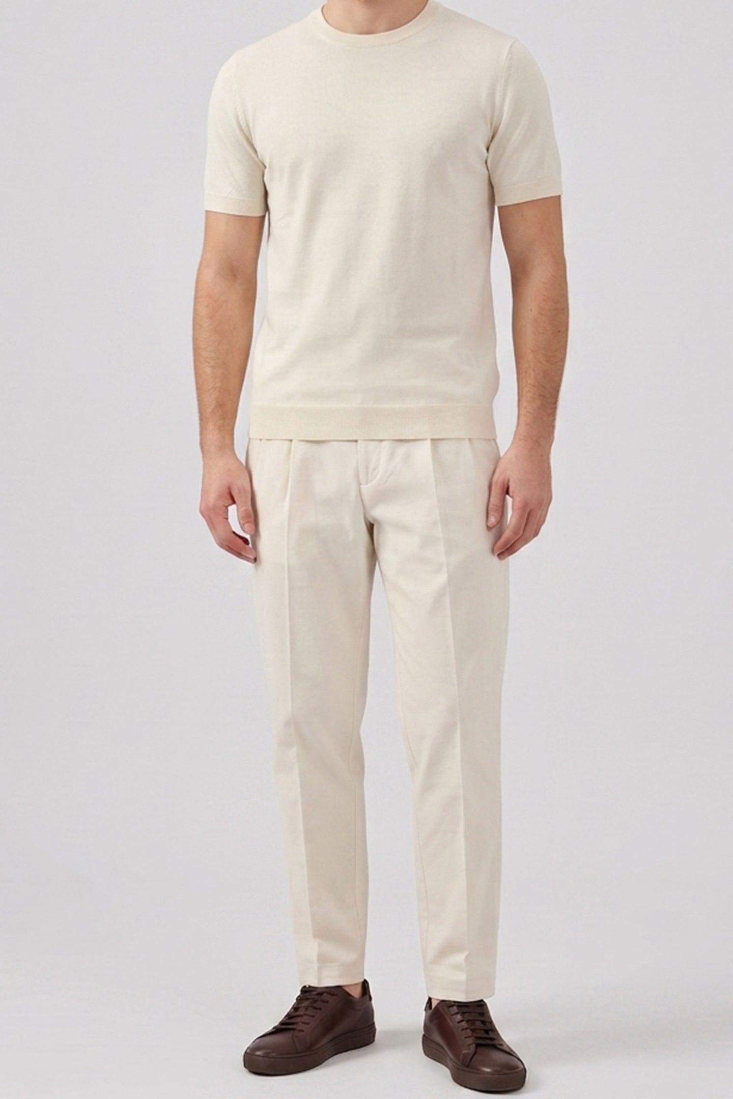 Off White gebreid T-shirt voor heren, normale pasvorm, ronde hals, korte mouwen.
