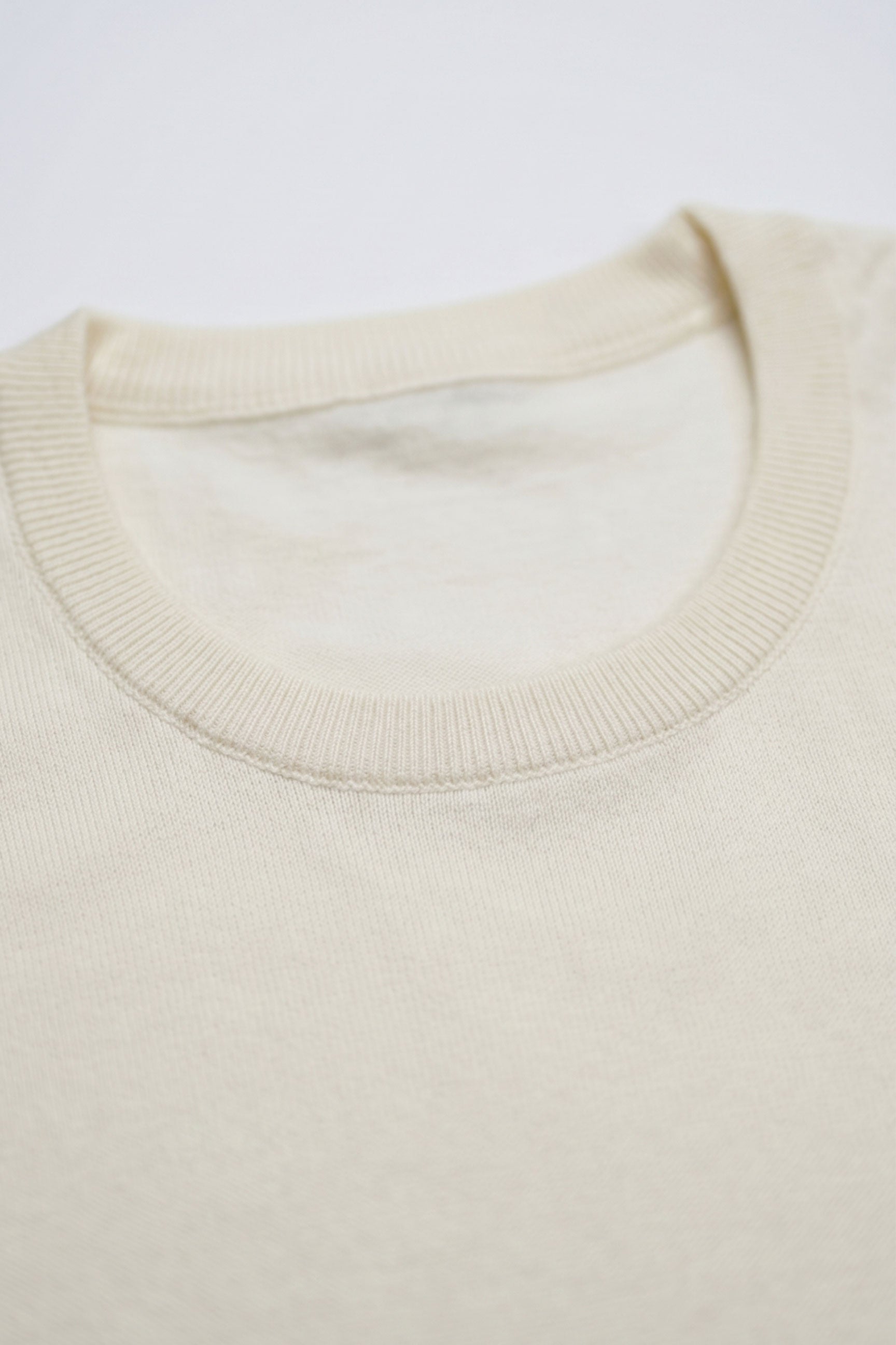Off White gebreid T-shirt voor heren, normale pasvorm, ronde hals, korte mouwen.