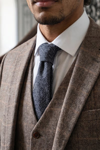 Herenstropdas van marineblauwe wollen tweed met visgraatmotief