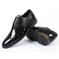 Oxford-schoenen met vleugelneus voor heren, gemaakt van lakleer van PU-kunststof.