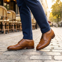 Klassieke, formele, veterschoenen voor heren van lichtbruin leer.