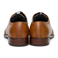 Klassieke, formele, veterschoenen voor heren van lichtbruin leer.