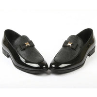 Heren loafers met textuur aan de voorkant en iconische gesp en strik