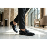 Heren loafers met textuur aan de voorkant en iconische gesp en strik