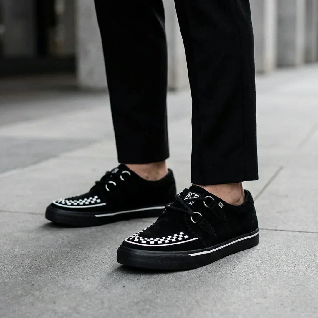 Puntige Creeper sneakers in zwart-wit suède met platformzool