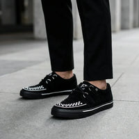 Puntige Creeper sneakers in zwart-wit suède met platformzool
