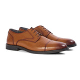 Regent - Heren Derby schoenen van gepolijst leer in een lichtbruine tint.