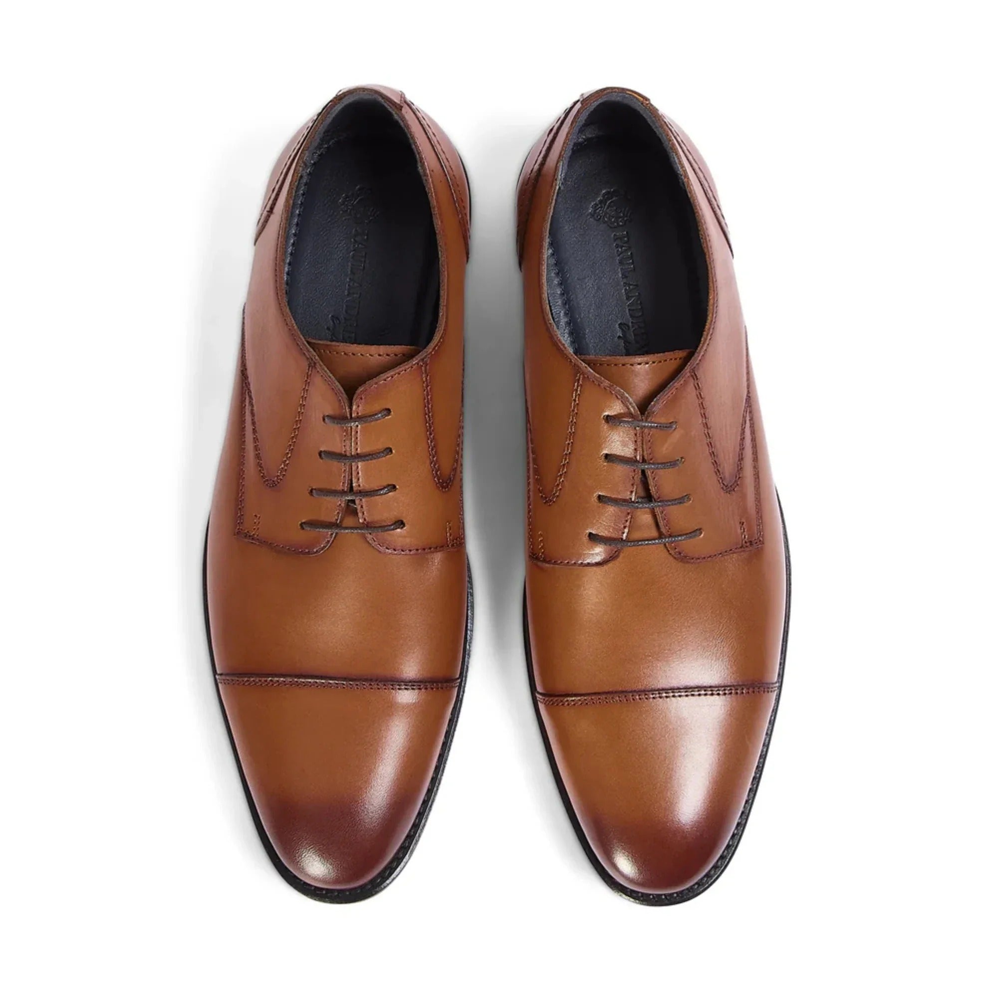 Regent - Heren Derby schoenen van gepolijst leer in een lichtbruine tint.