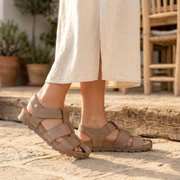 Stanley C8 - Waterdichte leren sandalen voor heren in taupekleur